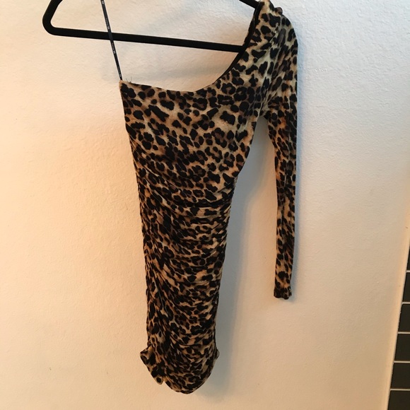 ⚡️Asymmetrical one sleeve body con dress - Picture 2 of 3